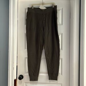 Pact women’s thermal waffle snap jogger NWT